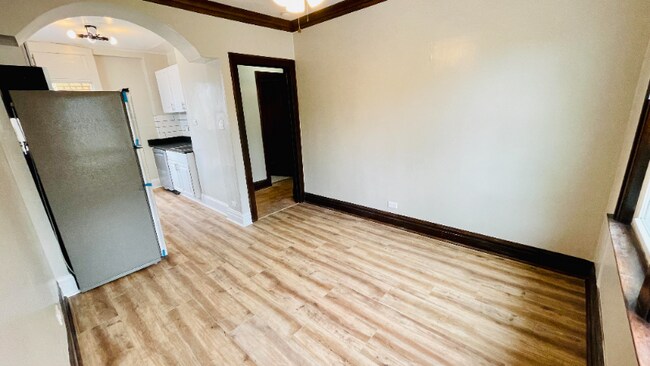 Building Photo - 4211 N Linder Ave