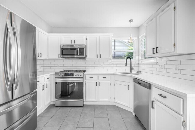 Building Photo - 8412 Spring Valley Dr
