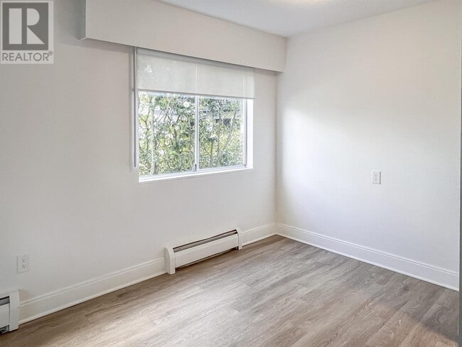 Photo du bâtiment - 707 Esquimalt Rd