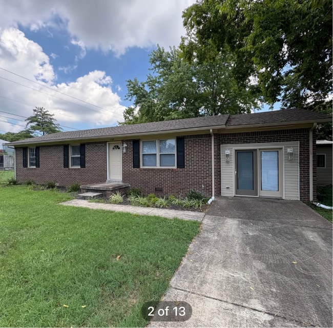 Building Photo - 2110 Robin Rd