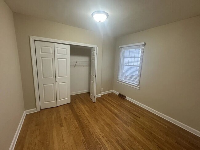 Foto del edificio - 6258 N Maplewood Ave