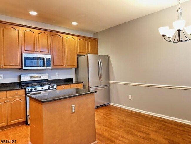 Building Photo - 607 Binghampton Ln