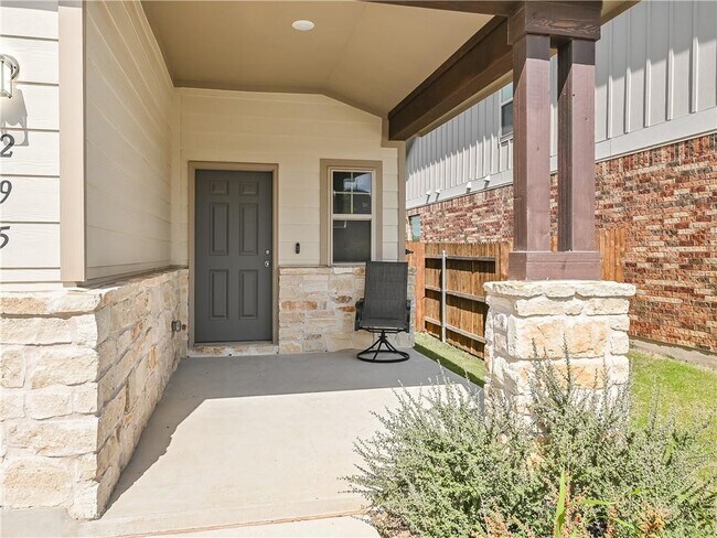 Building Photo - 295 Zuma Dr