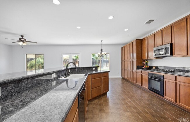 Foto del edificio - Furnished 4-Bed Executive Home w/ Pool, Ja...