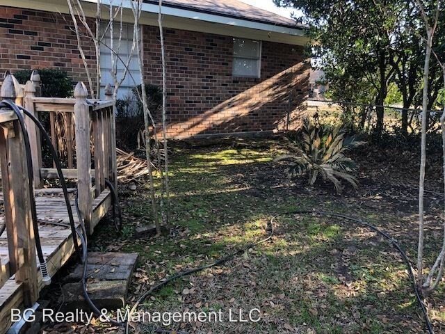 Building Photo - 911 Marilyn Dr
