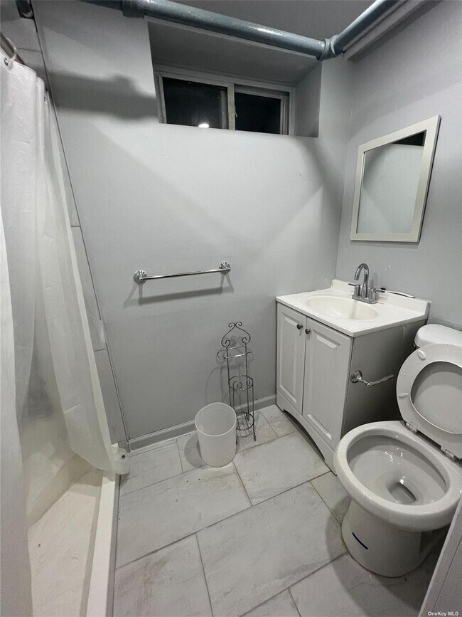 Foto del edificio - 760 S Oyster Bay Rd