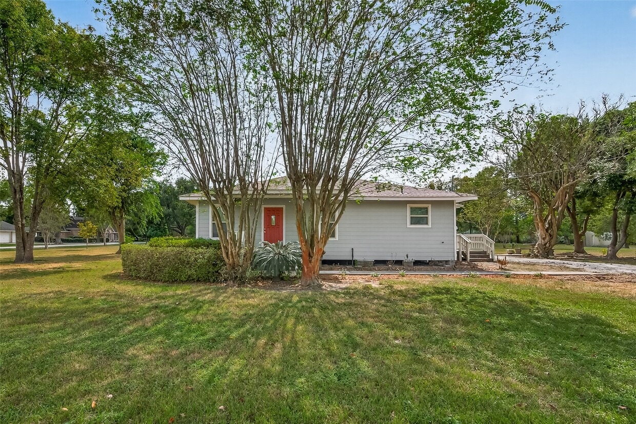 Foto principal - 6928 Apache St