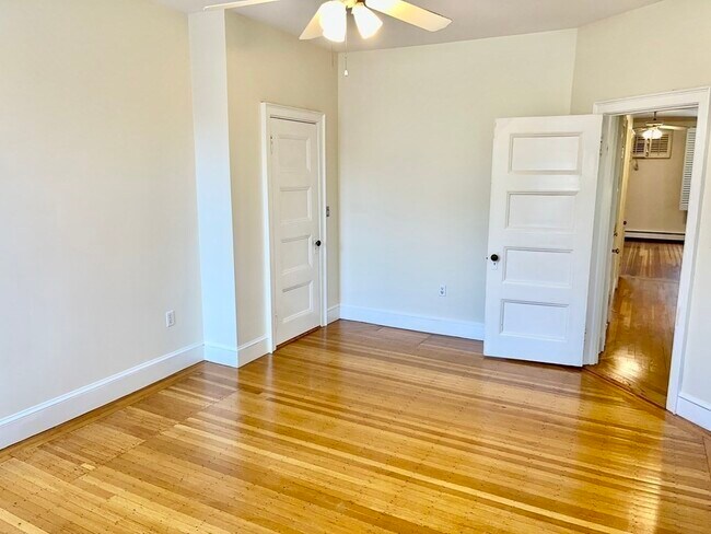 Building Photo - 7 Regent Cir