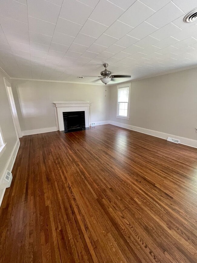 Foto del edificio - N Main Street China Grove NC, $1695 3br 2ba House