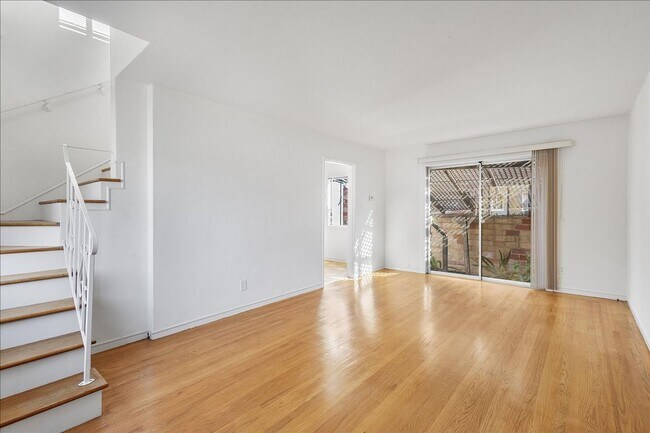 Foto del edificio - 3131 Fernside Blvd