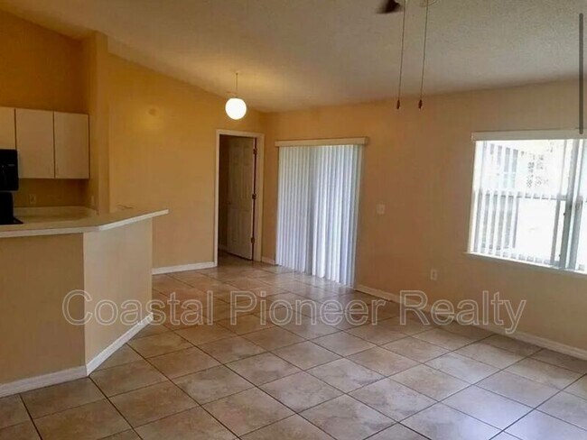 Building Photo - 462 Lark Ct