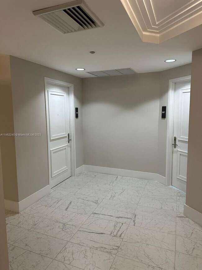 Foto del edificio - 1000 South Pointe Dr