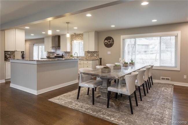 Foto del edificio - 7075 Lindenmere Ct