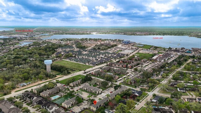 Foto del edificio - 3300 Pebblebrook Dr