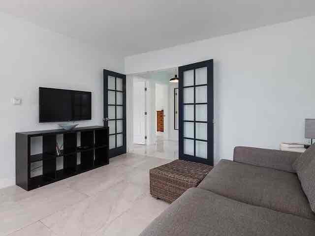 Foto del edificio - 4803 W 121st St