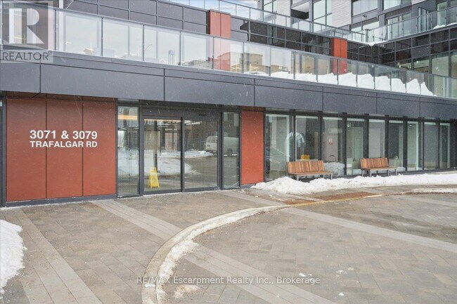 Photo du bâtiment - 3079 Trafalgar Rd