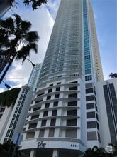 Building Photo - 950 Brickell Bay Dr