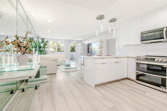 Foto del edificio - 100 Lincoln Rd