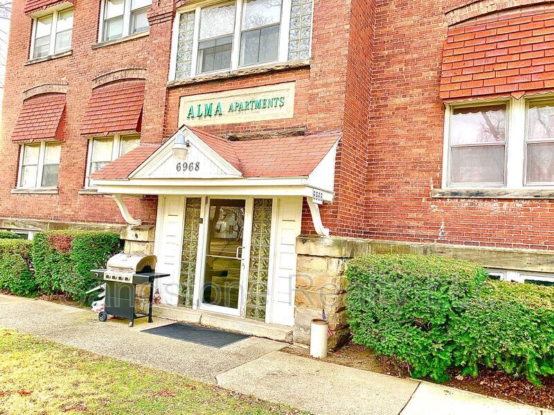 6968 Lake Ave Unit Apt. 3, Elyria, OH 44035 Condo for Rent in Elyria