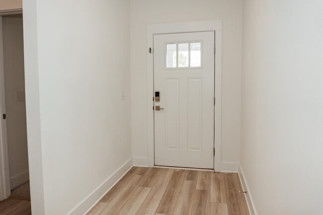 Building Photo - 233 Lyla Ln