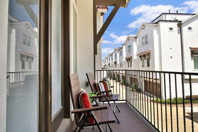 Building Photo - Stunning Mediterranean Three-Bedroom Home!