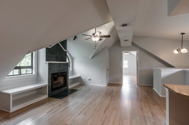 Foto del edificio - 2856 N Southport Ave
