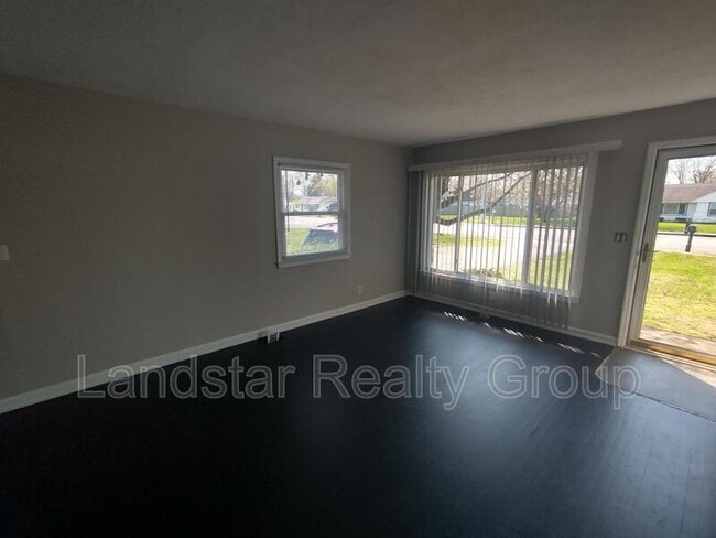 Photo - 5611 Johnsontown Rd House