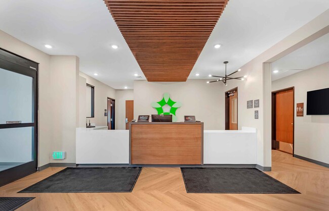 Building Photo - Furnished Studio-Temple