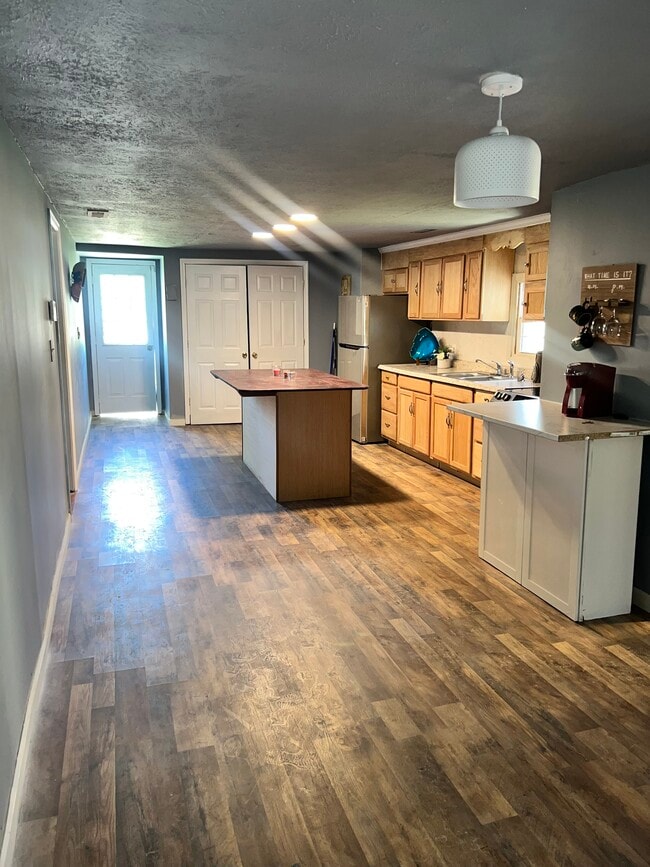 Building Photo - 415 Fisher Dr