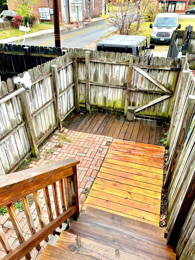 Building Photo - 619 N 1st St