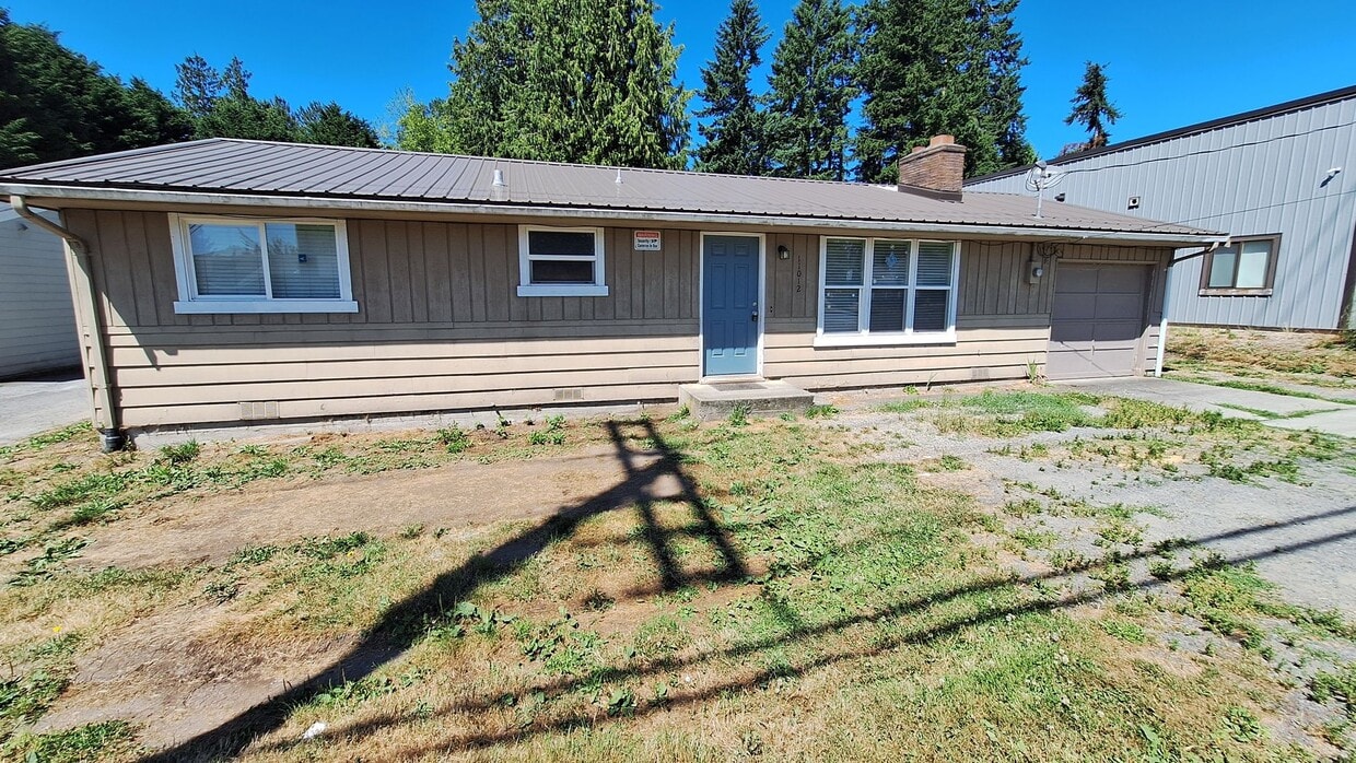 Primary Photo - Brand new paint & move in ready 3 bed 1 ba...