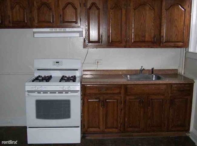 Building Photo - 3 br, 1 bath House - 3417 Elmley Ave