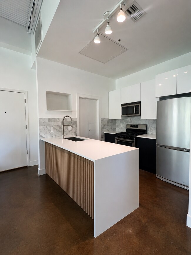 Foto del edificio - 2401 E 6th St