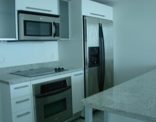 Primary Photo - 185 SW 7th Ave