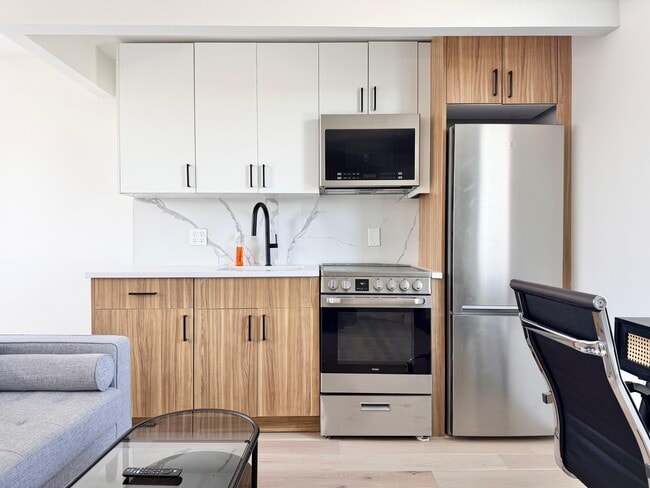 Foto del edificio - 485 Tompkins Ave