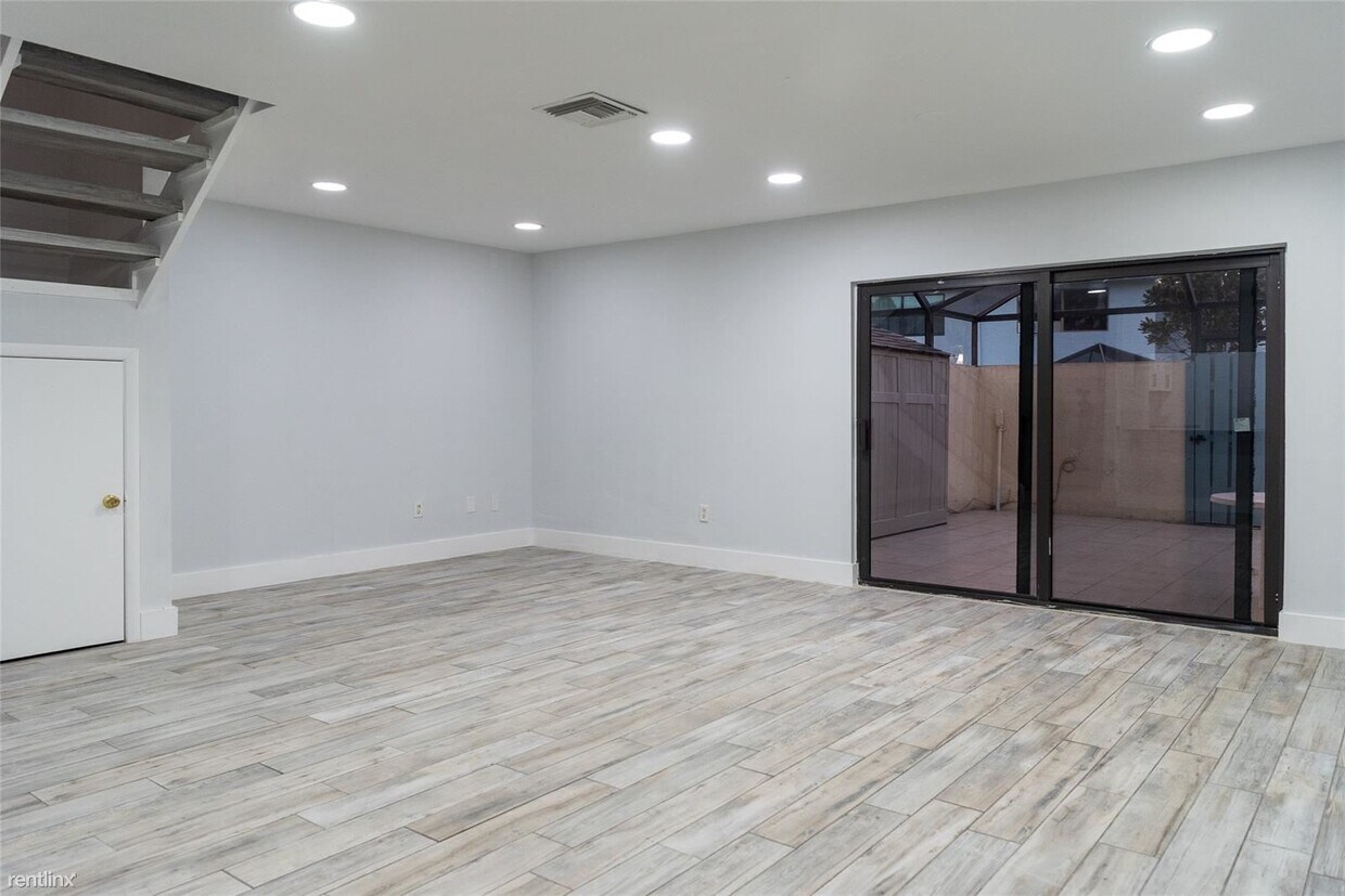 Foto principal - 3 br, 2.5 bath Townhome - 9095 SW 21st Ct ...