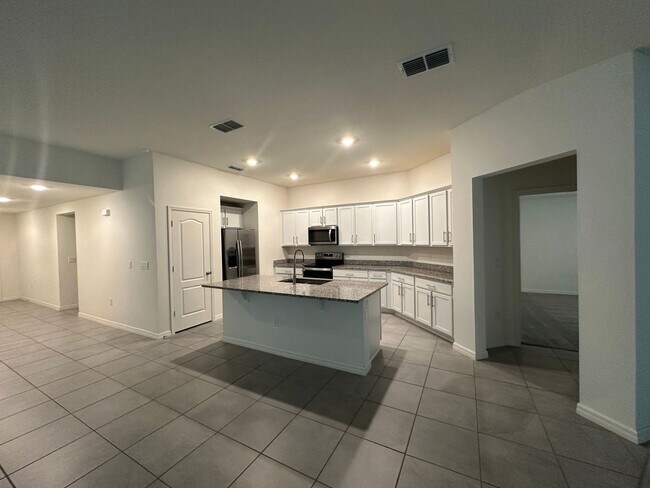 Building Photo - 4 Bedroom, 2 Bath Home in Tivoli Reserve!