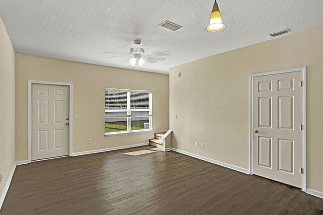 Foto del edificio - 2 bedroom/ 2.5 bathroom in gated St Johns ...