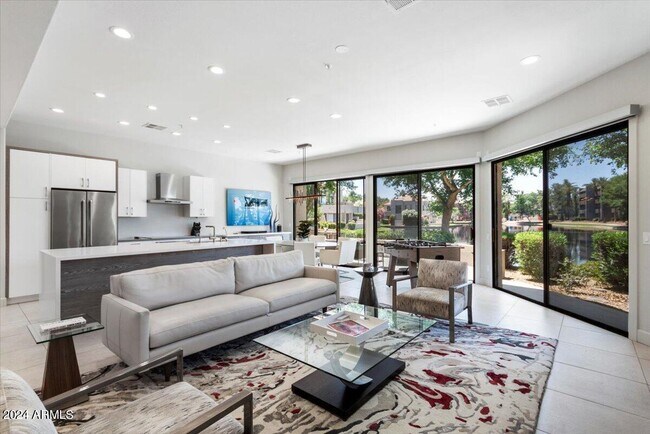 Building Photo - 8989 E Gainey Ranch Rd