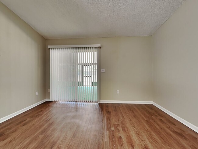 Building Photo - 8810 Hampden Dr