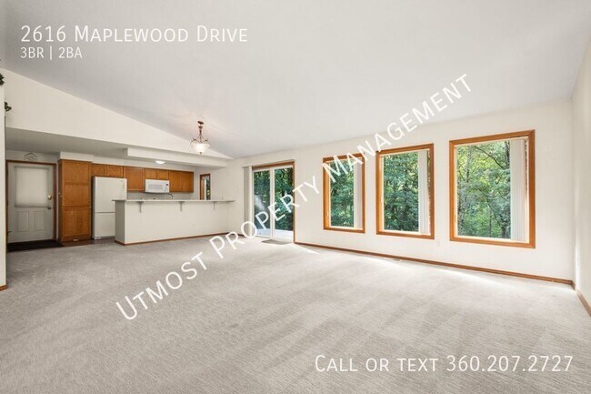 Foto del edificio - 2616 Maplewood Dr