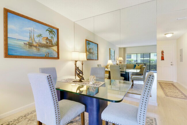 Foto del edificio - 375 S Beach Rd