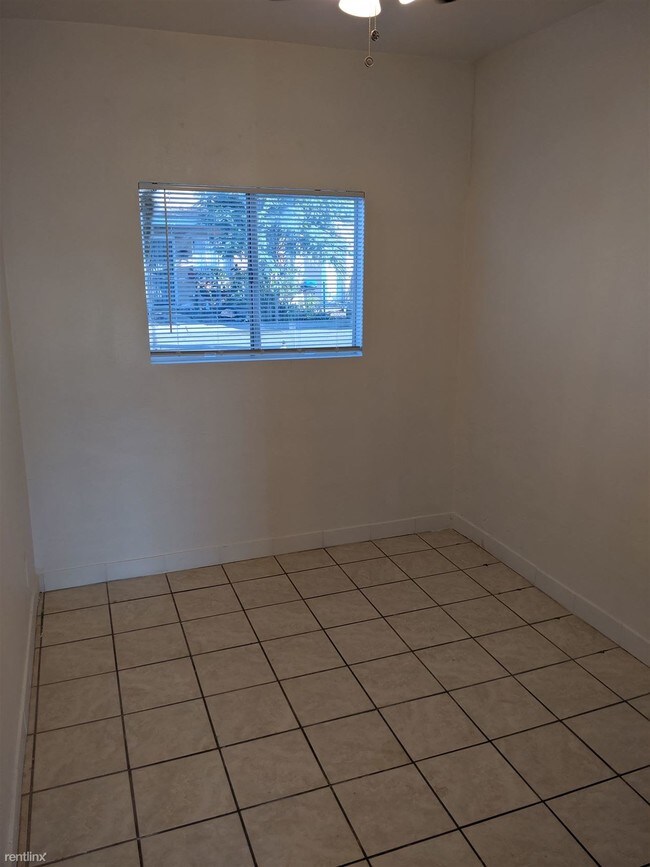 Building Photo - 4121 N 33rd Dr