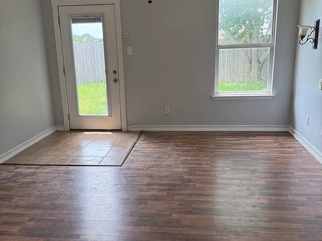 Foto del edificio - 725 Cooper Ln
