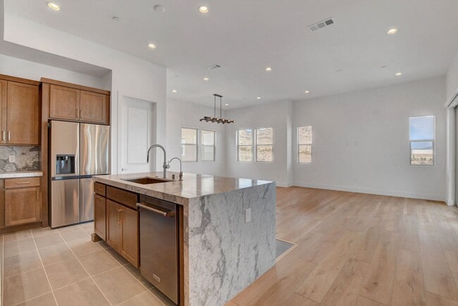 Foto del edificio - Stunning Luxury Toll Brothers Cordillera 4 bedroom!