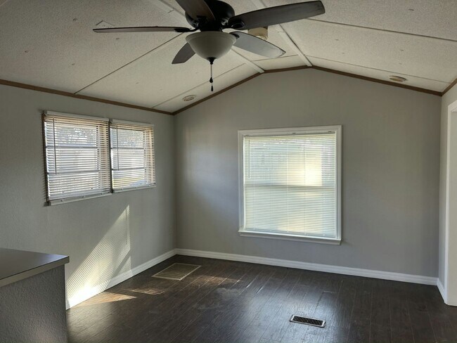 Building Photo - 16731 US-301