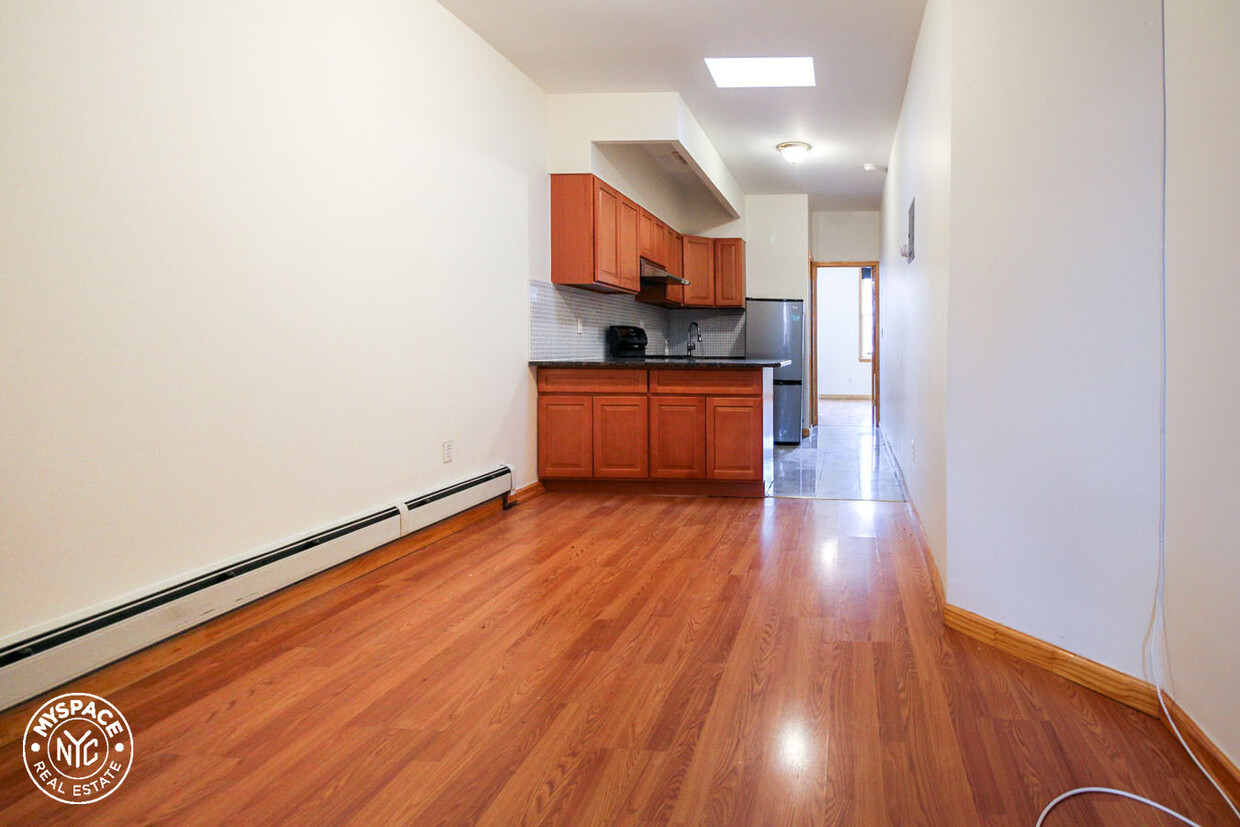 Primary Photo - 221 Knickerbocker Ave