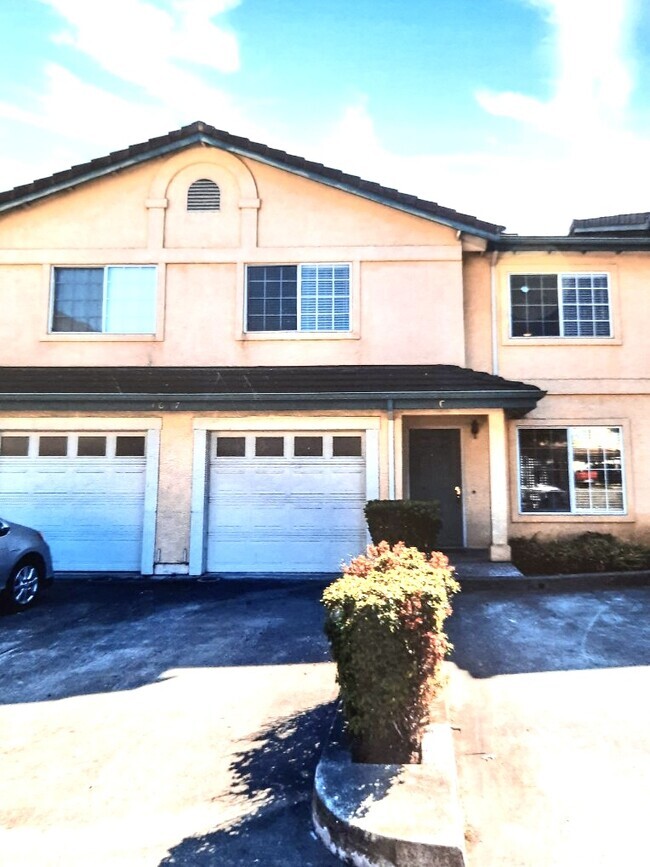 Building Photo - 3017 Grove Way
