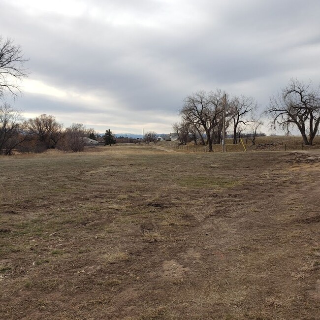 Building Photo - 3 bed / 2 bath Mobile home on Tongue River