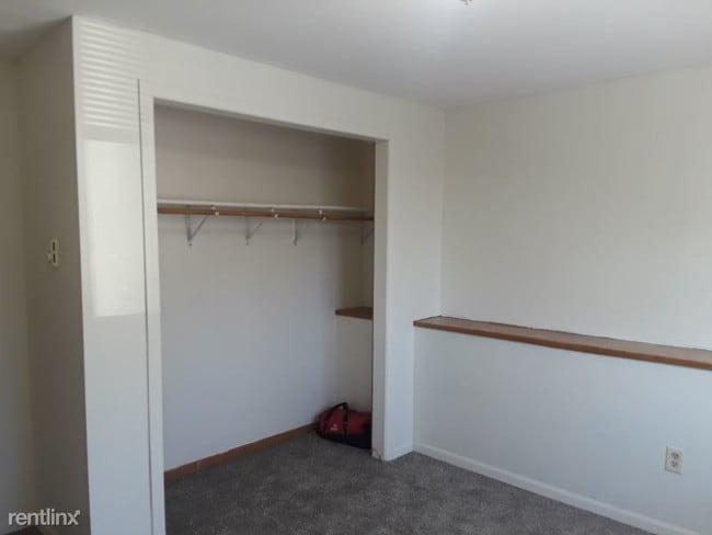 Building Photo - 2 br, 1 bath Apartment - 8 N 18th Ave W